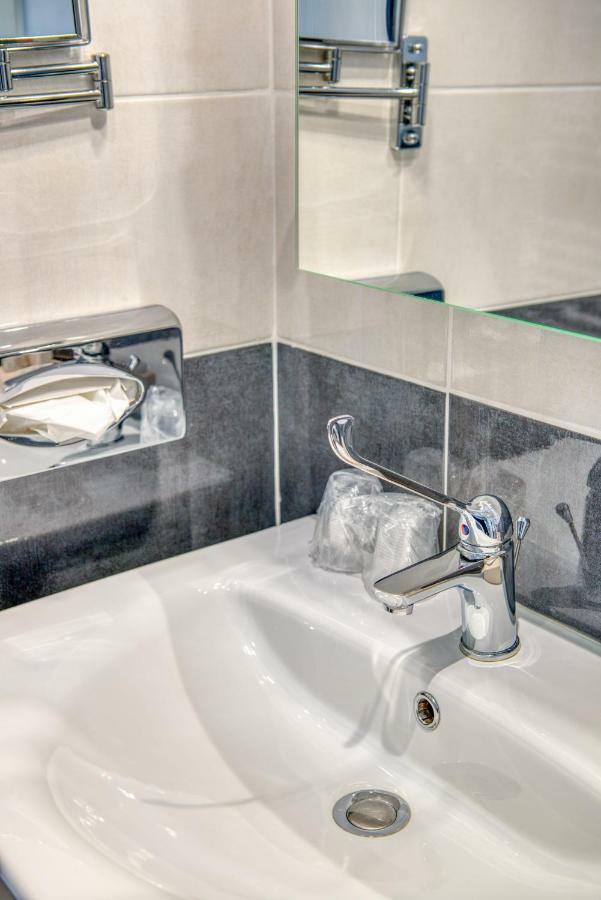 Hotel Le Berry Saint-Nazaire Dış mekan fotoğraf
