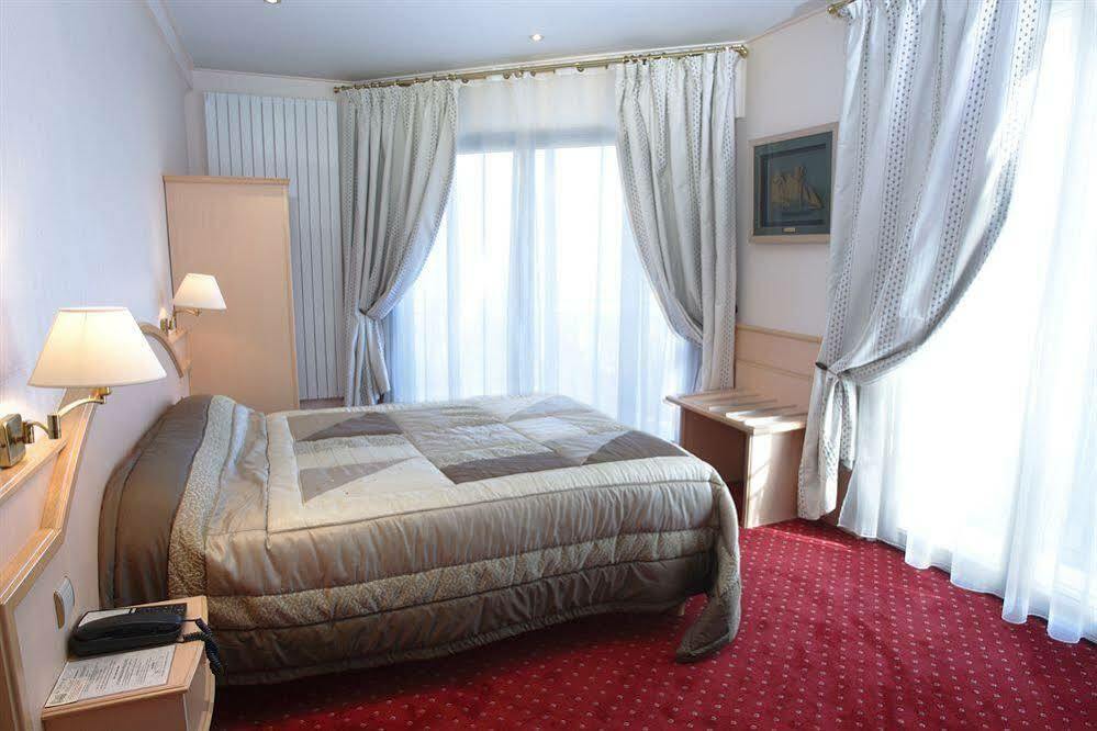 Hotel Le Berry Saint-Nazaire Dış mekan fotoğraf